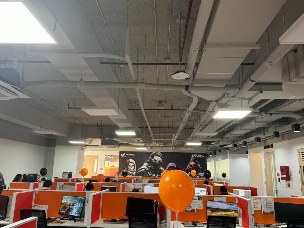 Call centre floor with a NoiseSHIELD acoustic ceiling by IFI